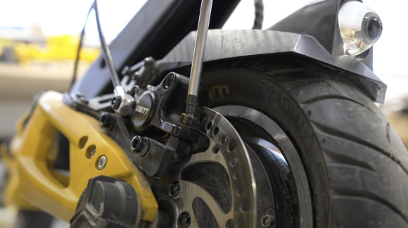 Wie werden hydraulische Bremsen beim E-Scooter entlüftet?